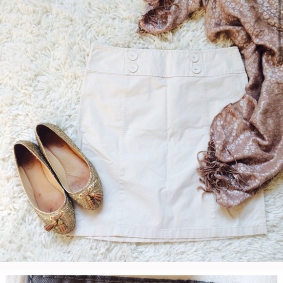 Ann Taylor | Khaki Skirt w/ Button Waist Detail - Picture 4 of 6